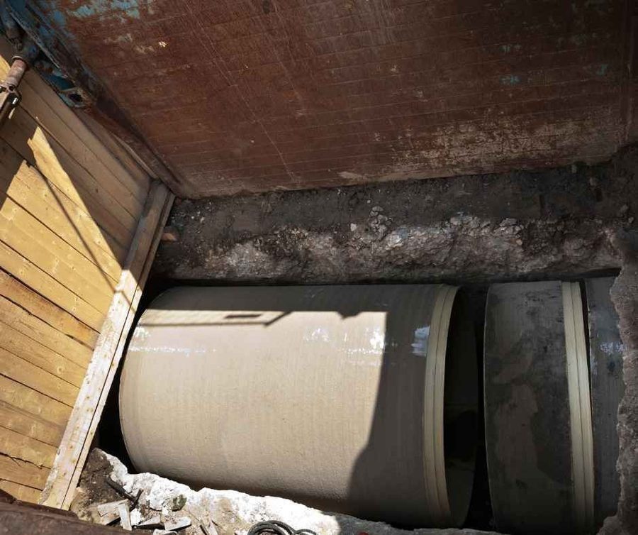 Trenchless sewer repair